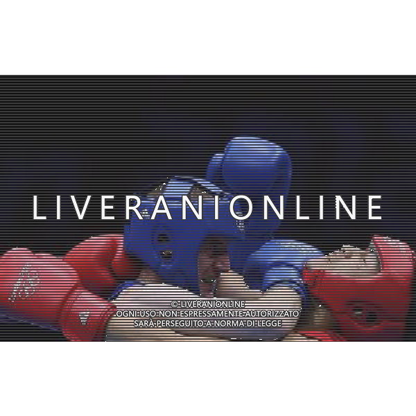 (120810) -- LONDON, Aug. 10, 2012 () -- Zou Shiming of China (in red) fights with Paddy Barnes of Ireland during men\'s Light Fly (46-49kg) semifinals match, at London 2012 Olympic Games in London, Britain, on August 10, 2012. Zou Shiming of China advanced to the final. (/Wang Shen) (nxl) ITALY ONLY - GIOCHI OLIMPICI, OLIMPIADI LONDRA 2012