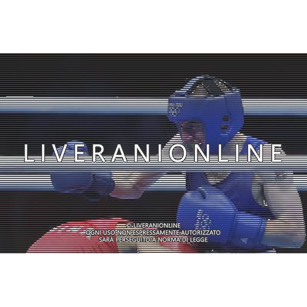 (120810) -- LONDON, Aug. 10, 2012 () -- Zou Shiming of China (in red) fights with Paddy Barnes of Ireland during men\'s Light Fly (46-49kg) semifinals match, at London 2012 Olympic Games in London, Britain, on August 10, 2012. Zou Shiming of China advanced to the final. (/Wang Shen) (nxl) ITALY ONLY - GIOCHI OLIMPICI, OLIMPIADI LONDRA 2012