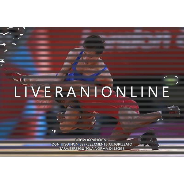 (120811) -- LONDON, Aug. 11, 2012 () -- Ri Jong Myong of the Democratic People\'s Republic of Korea (blue) competes with Yogeshwar Dutt of India during the Men\'s 60kg Freestyle bronze medal match of Wrestling at London 2012 Olympic Games, London, Britain, Aug. 11, 2012. Yogeshwar Dutt of India won the match and claimed the bronze medal of the event. (/Ren Zhenglai) ITALY ONLY - GIOCHI OLIMPICI, OLIMPIADI LONDRA 2012