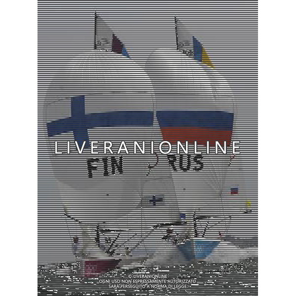 (120811) -- LONDON, Aug. 11, 2012 () -- The Finnish team competes with the Russian team during Elliott 6m WMR competition of Sailing event, at London 2012 Olympic Games in Britain, on August 11, 2012. The Finnish team won bronze medal. (/Zeng Yi) (nxl) ITALY ONLY - GIOCHI OLIMPICI, OLIMPIADI LONDRA 2012