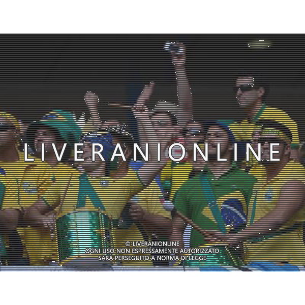 (120811) -- LONDON, Aug. 11, 2012 () -- Brazilian fans cheer for players during the men\'s football gold medal match between Brazil and Mexico, at London 2012 Olympic Games in London, Britain, on August 11, 2012. Mexico won the match 2-1 and won gold medal. (/Li Gang) (zgp) ITALY ONLY - GIOCHI OLIMPICI, OLIMPIADI LONDRA 2012