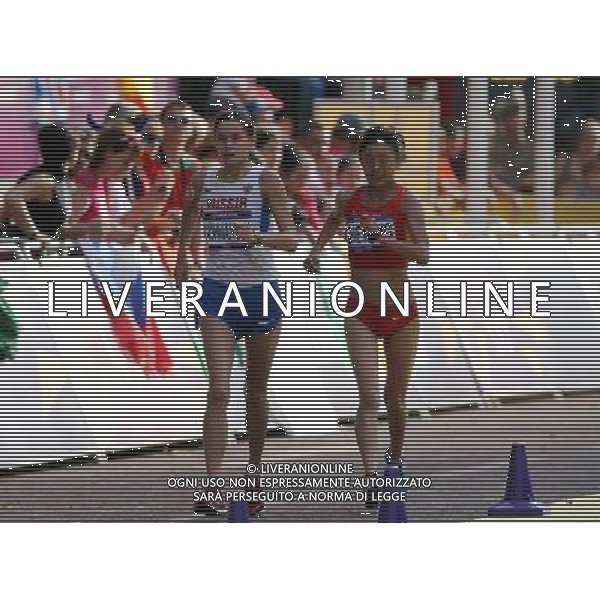 (120811) -- LONDON, Aug. 11, 2012 () -- Elena Lashmanova of Russia (L) competes during women\'s 20km race walk competition, at London 2012 Olympic Games in London, Britain, on August 11, 2012. Elena Lashmanova of Russia won gold medal. (/Yin Gang) (nxl) ITALY ONLY - GIOCHI OLIMPICI, OLIMPIADI LONDRA 2012