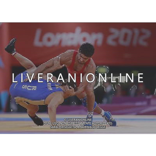 (120811) -- LONDON, Aug. 11, 2012 () -- Toghrul Asgarov of Azerbaijan (red) competes with Besik Kudukhov of Russia during the Men\'s 60kg Freestyle gold medal match of Wrestling at London 2012 Olympic Games, London, Britain, Aug. 11, 2012. Toghrul Asgarov of Azerbaijan won the match and claimed the gold medal of the event. (/Ren Zhenglai) ITALY ONLY - GIOCHI OLIMPICI, OLIMPIADI LONDRA 2012