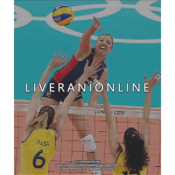 (120811) -- LONDON, Aug. 11, 2012 () -- Players compete during women\'s volleyball gold medal match between Brazil and USA, at London 2012 Olympic Games in London, Britain, on August 11, 2012. (/Fan Jun) (nxl) ITALY ONLY - GIOCHI OLIMPICI, OLIMPIADI LONDRA 2012