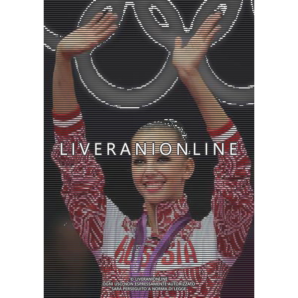 (120811) -- LONDON, Aug. 11, 2012 () -- Gold medalist Evgeniya Kanaeva of Russia poses at awarding ceremony of gymnastics rhythmic individual all-around event, at London 2012 Olympic Games in London, Britain, on August 11, 2012. (/Yang Zongyou)(zgp) ITALY ONLY - GIOCHI OLIMPICI, OLIMPIADI LONDRA 2012
