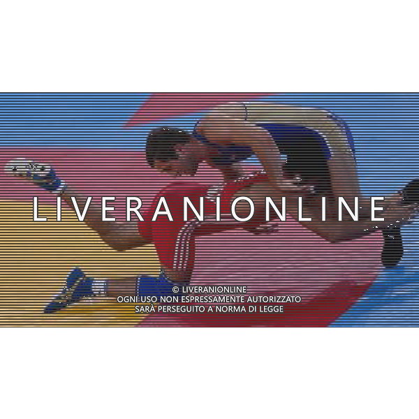 (120811) -- LONDON, Aug. 11, 2012 () -- Toghrul Asgarov of Azerbaijan (red) competes with Besik Kudukhov of Russia during the Men\'s 60kg Freestyle gold medal match of Wrestling at London 2012 Olympic Games, London, Britain, Aug. 11, 2012. Toghrul Asgarov of Azerbaijan won the match and claimed the gold medal of the event. (/Jin Liwang) ITALY ONLY - GIOCHI OLIMPICI, OLIMPIADI LONDRA 2012