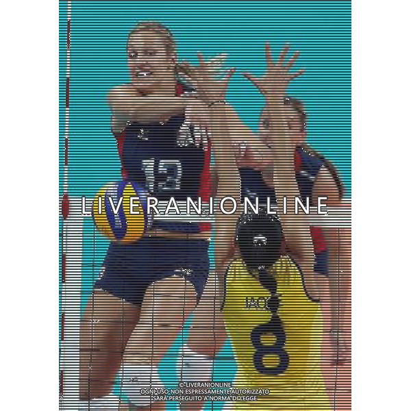 (120811) -- LONDON, Aug. 11, 2012 () -- Players compete during women\'s volleyball gold medal match between Brazil and USA, at London 2012 Olympic Games in London, Britain, on August 11, 2012. (/Fan Jun) (nxl) ITALY ONLY - GIOCHI OLIMPICI, OLIMPIADI LONDRA 2012