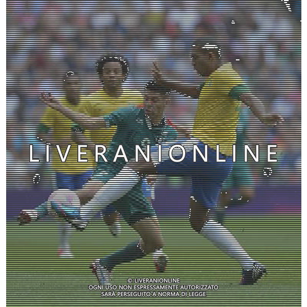 (120811) -- LONDON, Aug. 11, 2012 () -- Players compete during men\'s football gold medal match between Brazil and Mexico, at London 2012 Olympic Games in London, Britain, on August 11, 2012. Mexico won 2-1. (/Qi Heng) (nxl) ITALY ONLY - GIOCHI OLIMPICI, OLIMPIADI LONDRA 2012