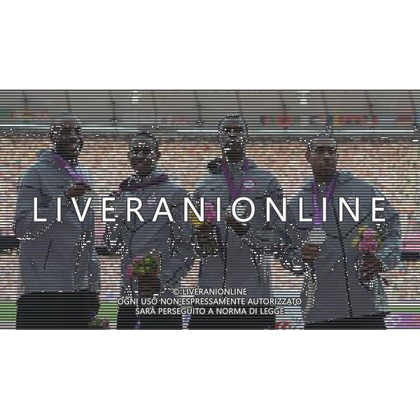 (120811) -- LONDON, Aug. 11, 2012 () -- Silver medalists runners of USA pose at awarding ceremony of men\'s 4x400m relay at London 2012 Olympic Games, London, Britain, Aug. 11, 2012. (/Wang Jianhua)(zgp) ITALY ONLY - GIOCHI OLIMPICI, OLIMPIADI LONDRA 2012