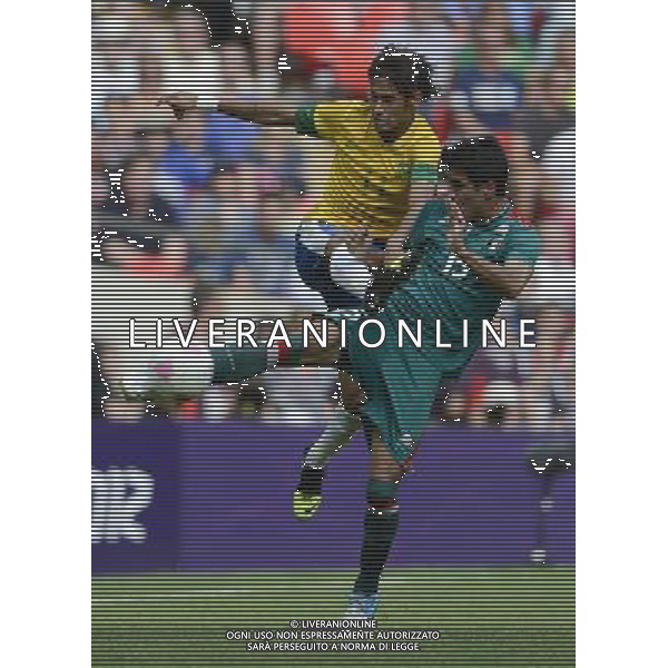 (120811) -- LONDON, Aug. 11, 2012 () -- Players compete during men\'s football gold medal match between Brazil and Mexico, at London 2012 Olympic Games in London, Britain, on August 11, 2012. Mexico won 2-1. (/Qi Heng) (nxl) ITALY ONLY - GIOCHI OLIMPICI, OLIMPIADI LONDRA 2012