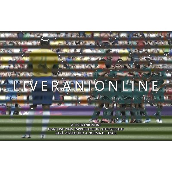 (120811) -- LONDON, Aug. 11, 2012 () -- Mexican players celebrate after men\'s football gold medal match between Brazil and Mexico, at London 2012 Olympic Games in London, Britain, on August 11, 2012. Mexico won 2-1. (/Qi Heng) (nxl) ITALY ONLY - GIOCHI OLIMPICI, OLIMPIADI LONDRA 2012