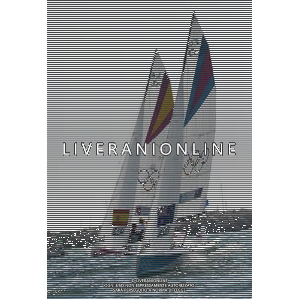 (120811) -- LONDON, Aug. 11, 2012 () -- The Spanish team competes with the Australian team during Elliott 6m WMR competition of Sailing event, at London 2012 Olympic Games in Britain, on August 11, 2012. The Spanish team won gold medal. (/Zeng Yi) (nxl) ITALY ONLY - GIOCHI OLIMPICI, OLIMPIADI LONDRA 2012