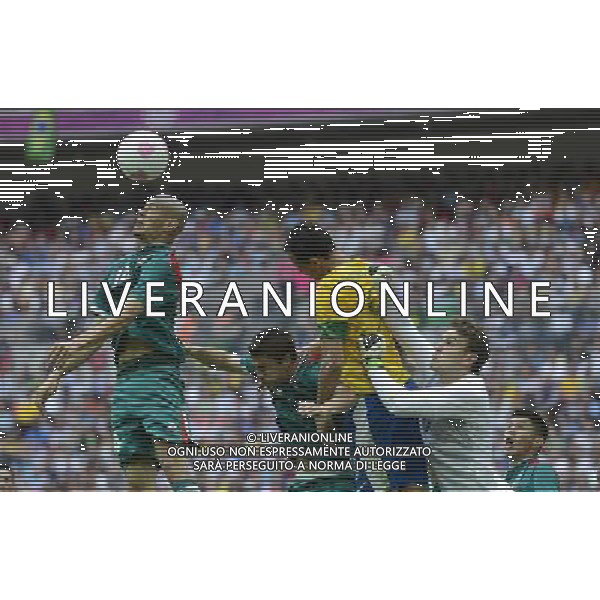 (120811) -- LONDON, Aug. 11, 2012 () -- Jorge Enriquez (L) of Mexico heads the ball during men\'s football gold medal match between Brazil and Mexico, at London 2012 Olympic Games in London, Britain, on August 11, 2012. Mexico won the match 2-1 and won gold medal. (/Qi Heng) (zgp) ITALY ONLY - GIOCHI OLIMPICI, OLIMPIADI LONDRA 2012