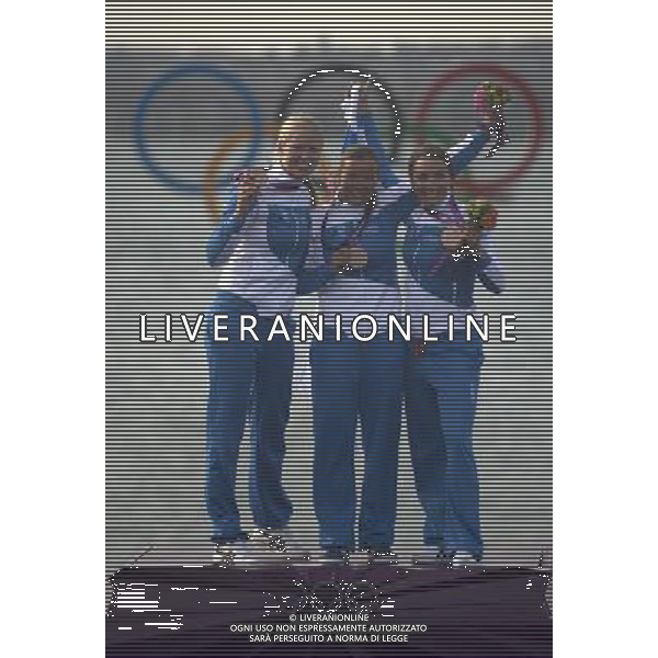 (120811) -- LONDON, Aug. 11, 2012 () -- Members of the Finnish team celebrate after Elliott 6m WMR competition of Sailing event, at London 2012 Olympic Games in Britain, on August 11, 2012. The Finnish team won bronze medal. (/Fei Maohua) (nxl) ITALY ONLY - GIOCHI OLIMPICI, OLIMPIADI LONDRA 2012