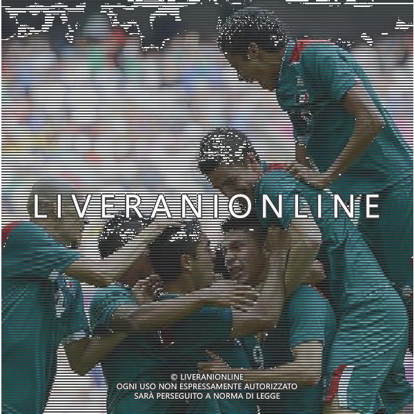 (120811) -- LONDON, Aug. 11, 2012 () -- Mexican players celebrate the second goal during men\'s football gold medal match between Brazil and Mexico, at London 2012 Olympic Games in London, Britain, on August 11, 2012. Mexico won the match 2-1 and won gold medal. (/Qi Heng) (zgp) ITALY ONLY - GIOCHI OLIMPICI, OLIMPIADI LONDRA 2012