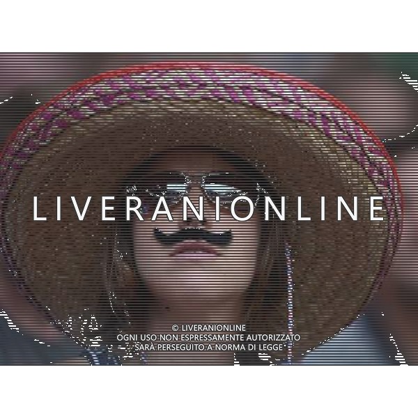 (120811) -- LONDON, Aug. 11, 2012 () -- Mexican fans watch the men\'s football gold medal match between Brazil and Mexico, at London 2012 Olympic Games in London, Britain, on August 11, 2012. Mexico won the match 2-1 and won gold medal. (/Li Gang) (zgp) ITALY ONLY - GIOCHI OLIMPICI, OLIMPIADI LONDRA 2012