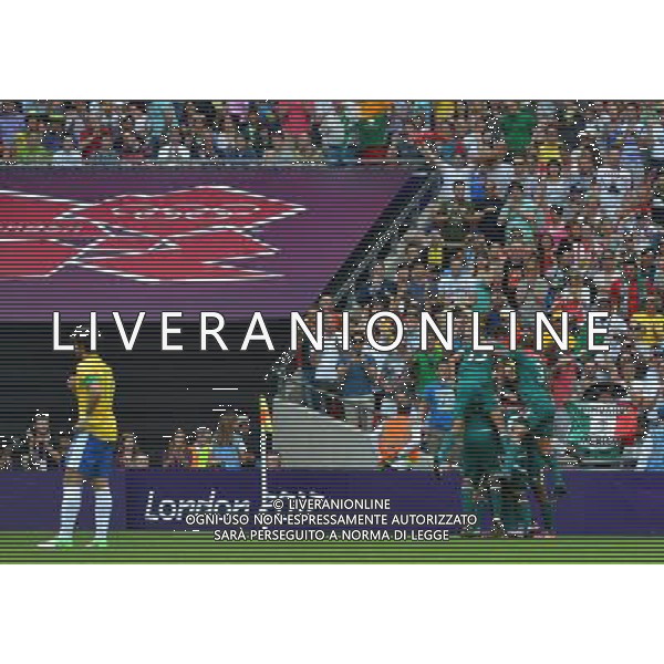 (120811) -- LONDON, Aug. 11, 2012 () -- Mexican players celebrate the second goal during men\'s football gold medal match between Brazil and Mexico, at London 2012 Olympic Games in London, Britain, on August 11, 2012. Mexico won the match 2-1 and won gold medal. (/Gong Lei) (zgp) ITALY ONLY - GIOCHI OLIMPICI, OLIMPIADI LONDRA 2012