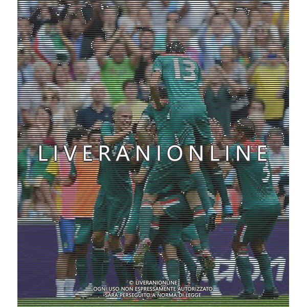 (120811) -- LONDON, Aug. 11, 2012 () -- Mexican players celebrate the second goal during men\'s football gold medal match between Brazil and Mexico, at London 2012 Olympic Games in London, Britain, on August 11, 2012. Mexico won the match 2-1 and won gold medal. (/Li Gang) (zgp) ITALY ONLY - GIOCHI OLIMPICI, OLIMPIADI LONDRA 2012