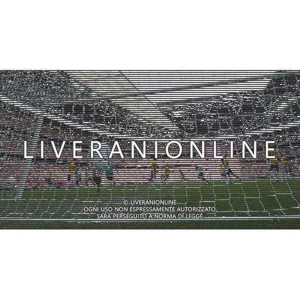 (120811) -- LONDON, Aug. 11, 2012 () -- Mexican players celebrate the second goal during men\'s football gold medal match between Brazil and Mexico, at London 2012 Olympic Games in London, Britain, on August 11, 2012. Mexico won the match 2-1 and won gold medal. (/Li Gang) (zgp) ITALY ONLY - GIOCHI OLIMPICI, OLIMPIADI LONDRA 2012