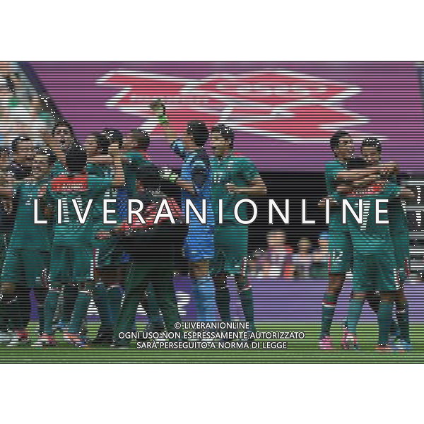 (120811) -- LONDON, Aug. 11, 2012 () -- Mexican players celebrate after men\'s football gold medal match between Brazil and Mexico, at London 2012 Olympic Games in London, Britain, on August 11, 2012. Mexico won the match 2-1 and won gold medal. (/Li Gang) (zgp) ITALY ONLY - GIOCHI OLIMPICI, OLIMPIADI LONDRA 2012