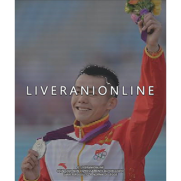 (120811) -- LONDON, Aug. 11, 2012 () -- Cao Zhongrong of China celebrates during victory ceremony of men\'s Modern Pentathlon competition, at London 2012 Olympic Games in London, Britain, on August 11, 2012. Cao Zhongrong of China won silver medal. (/Liu Dawei) (nxl) ITALY ONLY - GIOCHI OLIMPICI, OLIMPIADI LONDRA 2012