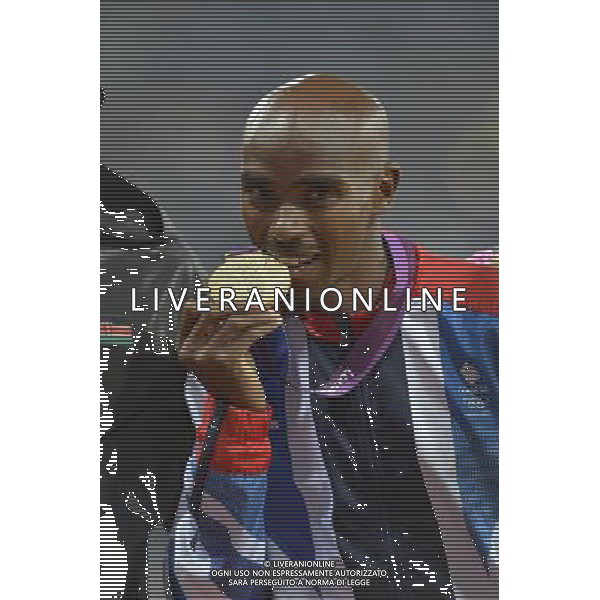 Mo Farrah (GB) with his Gold medal after winning the men\'s 5000m. Olympic Stadium, Olympic Park, Stratford. London ©PHOTOSHOT/Agenzia Aldo Liverani Sas - ITALY ONLY - GIOCHI OLIMPICI, OLIMPIADI LONDRA 2012