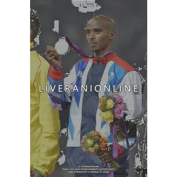 Mo Farrah (GB) with his Gold medal after winning the men\'s 5000m. Olympic Stadium, Olympic Park, Stratford. London ©PHOTOSHOT/Agenzia Aldo Liverani Sas - ITALY ONLY - GIOCHI OLIMPICI, OLIMPIADI LONDRA 2012