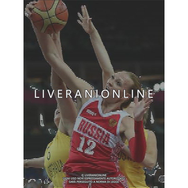 (120811) -- LONDON, Aug. 11, 2012 () -- Irina Osipova of Russia puts up a shot during the women\'s basketball bronze medal match between Australia and Russia at London 2012 Olympic Games, London, Britain, Aug. 11, 2012. (/Meng Yongmin) ©PHOTOSHOT/Agenzia Aldo Liverani Sas - ITALY ONLY - GIOCHI OLIMPICI, OLIMPIADI LONDRA 2012