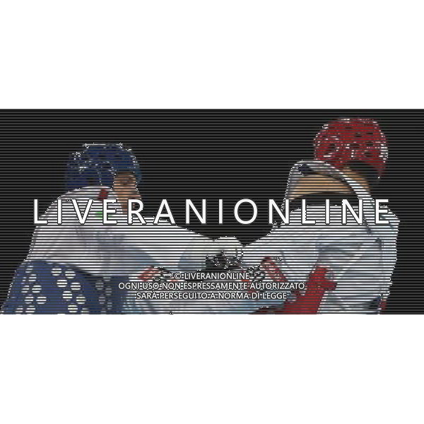 (120811) -- LONDON, Aug. 11, 2012 () -- Liu Xiaobo of China (in red) competes with Carlo Molfetta of Italy during men\'s taekwondo +80kg quarterfinal match, at London 2012 Olympic Games in London, Britain, on August 11, 2012. Carlo Molfetta of Italy won. (/Wang Lili) (nxl) ©PHOTOSHOT/Agenzia Aldo Liverani Sas - ITALY ONLY - GIOCHI OLIMPICI, OLIMPIADI LONDRA 2012