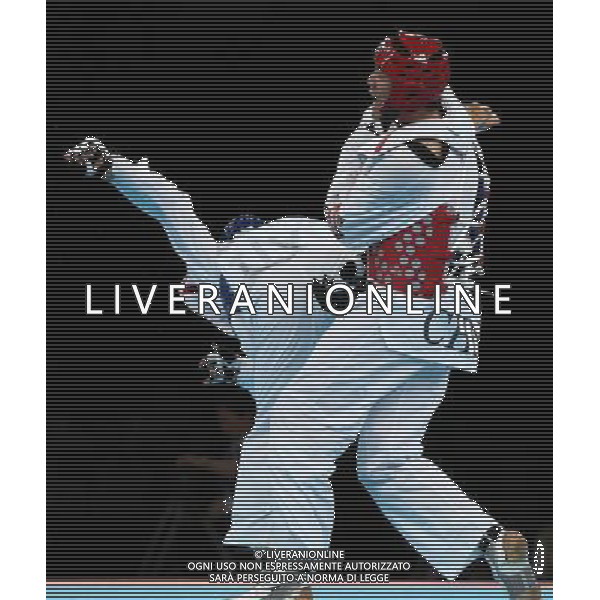 (120811) -- LONDON, Aug. 11, 2012 () -- Liu Xiaobo of China (in red) competes with Carlo Molfetta of Italy during men\'s taekwondo +80kg quarterfinal match, at London 2012 Olympic Games in London, Britain, on August 11, 2012. Carlo Molfetta of Italy won. (/Wang Lili) (nxl) ©PHOTOSHOT/Agenzia Aldo Liverani Sas - ITALY ONLY - GIOCHI OLIMPICI, OLIMPIADI LONDRA 2012