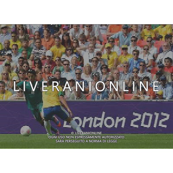 (120811) -- LONDON, Aug. 11, 2012 () -- Players compete during men\'s football gold medal match between Brazil and Mexico, at London 2012 Olympic Games in London, Britain, on August 11, 2012. (/Gong Lei) (nxl) ©PHOTOSHOT/Agenzia Aldo Liverani Sas - ITALY ONLY - GIOCHI OLIMPICI, OLIMPIADI LONDRA 2012