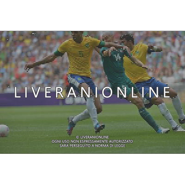 (120811) -- LONDON, Aug. 11, 2012 () -- Sandro (1st L) of Brazil vies for the ball during men\'s football gold medal match between Brazil and Mexico, at London 2012 Olympic Games in London, Britain, on August 11, 2012. (/Gong Lei) (zgp) ©PHOTOSHOT/Agenzia Aldo Liverani Sas - ITALY ONLY - GIOCHI OLIMPICI, OLIMPIADI LONDRA 2012