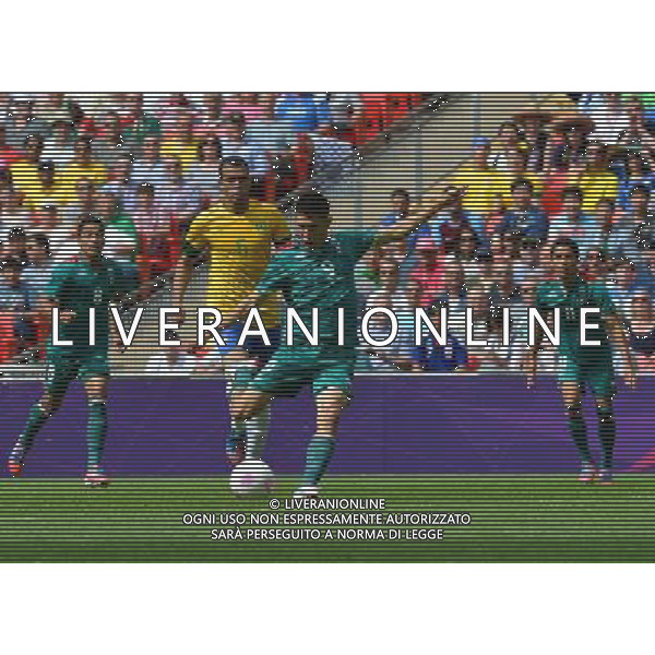 (120811) -- LONDON, Aug. 11, 2012 () -- Oribe Peralta of Mexico shoots during men\'s football gold medal match between Brazil and Mexico, at London 2012 Olympic Games in London, Britain, on August 11, 2012. (/Gong Lei) (nxl) ©PHOTOSHOT/Agenzia Aldo Liverani Sas - ITALY ONLY - GIOCHI OLIMPICI, OLIMPIADI LONDRA 2012