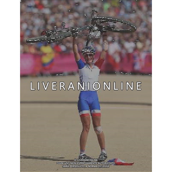 (120811) -- LONDON, Aug. 11, 2012 () -- Julie Bresset of France celebrates after competing in women\'s Cross-country competition of Cycling Mountain Bike event, at London 2012 Olympic Games in London, Britain, on August 11, 2012. Julie Bresset of France won gold medal. (/Wang Shen) (nxl) ©PHOTOSHOT/Agenzia Aldo Liverani Sas - ITALY ONLY - GIOCHI OLIMPICI, OLIMPIADI LONDRA 2012