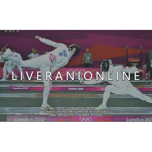 (120811) -- LONDON, Aug. 11, 2012 () -- Cao Zhongrong of China (R) competes during men\'s Modern Pentathlon fencing competition, at London 2012 Olympic Games in London, Britain, on August 11, 2012. Cao Zhongrong of China currently ranks 2nd. (/Liu Dawei) (nxl) ©PHOTOSHOT/Agenzia Aldo Liverani Sas - ITALY ONLY - GIOCHI OLIMPICI, OLIMPIADI LONDRA 2012