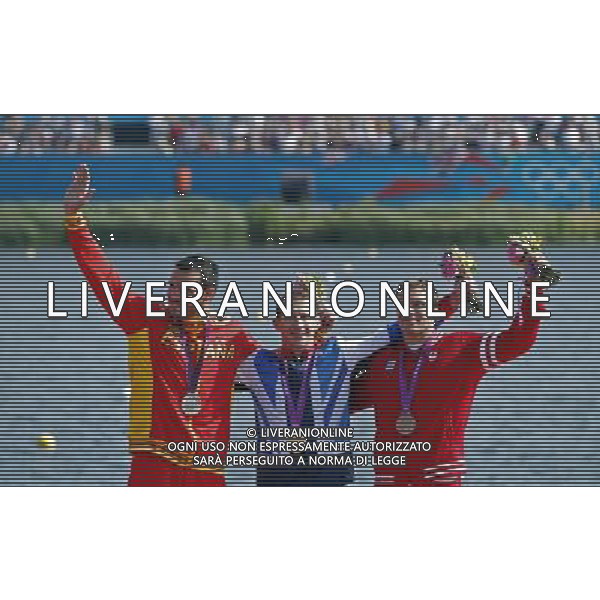 (120811) -- LONDON, Aug. 11, 2012 () -- Gold medalist Ed McKeever of Britain (C), silver medalist Saul Craviotto Rivero of Spain (L) and bronze medalist Mark de Jonge of Cananda attend victory ceremony of men\'s kayak single (K1) 200m competition of Canoe Sprint event, at London 2012 Olympic Games in London, Britain, on August 11, 2012. (/Shen Bohan) (nxl) ©PHOTOSHOT/Agenzia Aldo Liverani Sas - ITALY ONLY - GIOCHI OLIMPICI, OLIMPIADI LONDRA 2012