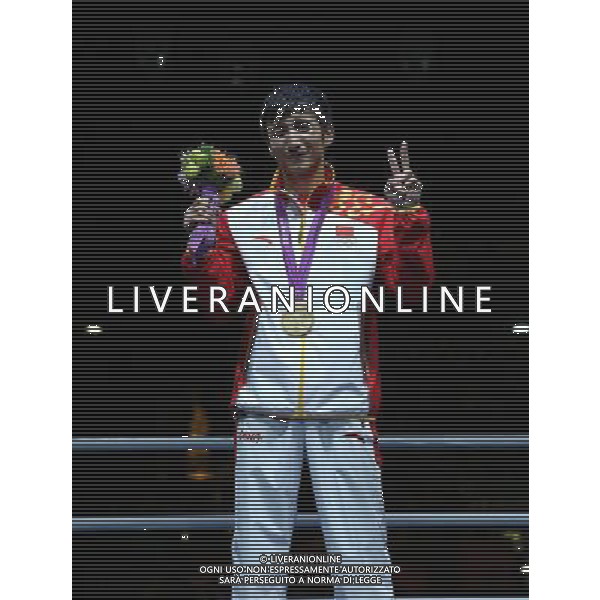 (120811) -- LONDON, Aug. 11, 2012 () -- Gold medalist Zhou Shiming of China poses at the awarding ceremony of men\'s boxing light fly (49kg) at London 2012 Olympic Games in London, Britain, on August 11, (/Wang Shen) ©PHOTOSHOT/Agenzia Aldo Liverani Sas - ITALY ONLY - GIOCHI OLIMPICI, OLIMPIADI LONDRA 2012