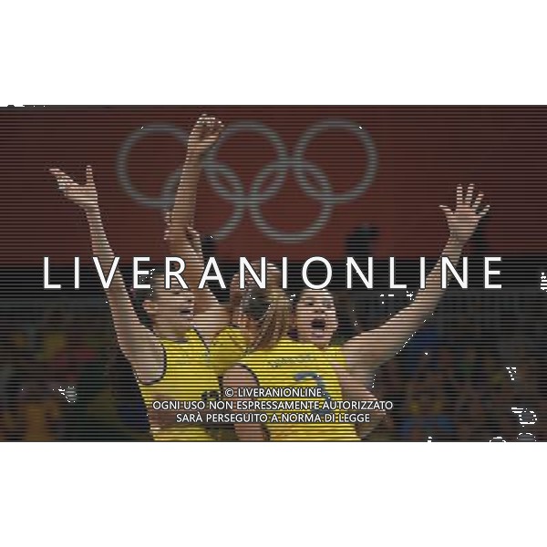 (120811) -- LONDON, Aug. 11, 2012 () -- Brazilian players celebrate after women\'s volleyball gold medal match between Brazil and USA, at London 2012 Olympic Games in London, Britain, on August 11, 2012. Brazil won gold medal. (/Wang Qingqin) (nxl) ©PHOTOSHOT/Agenzia Aldo Liverani Sas - ITALY ONLY - GIOCHI OLIMPICI, OLIMPIADI LONDRA 2012