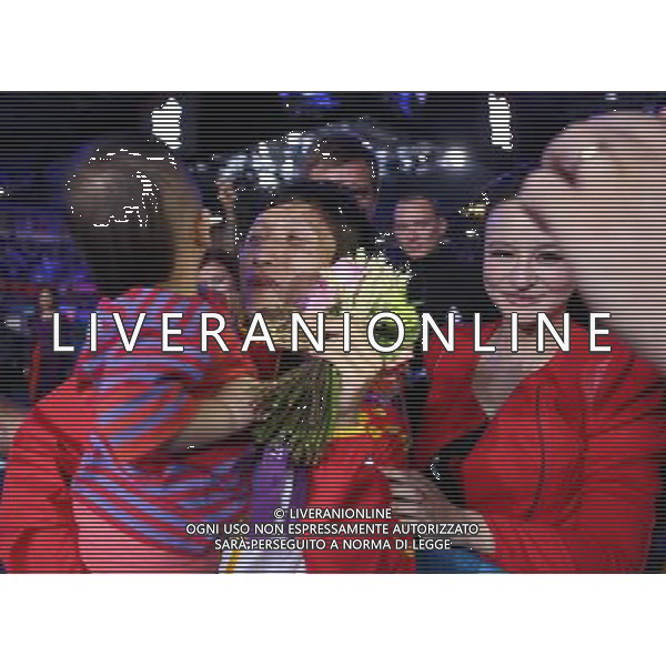 (120811) -- LONDON, Aug. 11, 2012 () -- Gold medalist Zhou Shiming of China holds his son during victory ceremony of men\'s boxing light fly (49kg) competition, at London 2012 Olympic Games in London, Britain, on August 11, 2012. (/Wang Shen) (nxl) ©PHOTOSHOT/Agenzia Aldo Liverani Sas - ITALY ONLY - GIOCHI OLIMPICI, OLIMPIADI LONDRA 2012