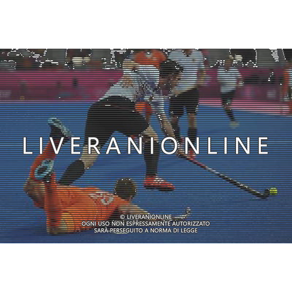 (120811) -- LONDON, Aug. 11, 2012 () -- Sander de Wijn of the Netherlands (front) dives for the ball during the gold medal match of men\'s Hockey between the Netherlands and Germany at London 2012 Olympic Games, London, Britain, Aug. 11, 2012. (/Wang Yuguo) ©PHOTOSHOT/Agenzia Aldo Liverani Sas - ITALY ONLY - GIOCHI OLIMPICI, OLIMPIADI LONDRA 2012