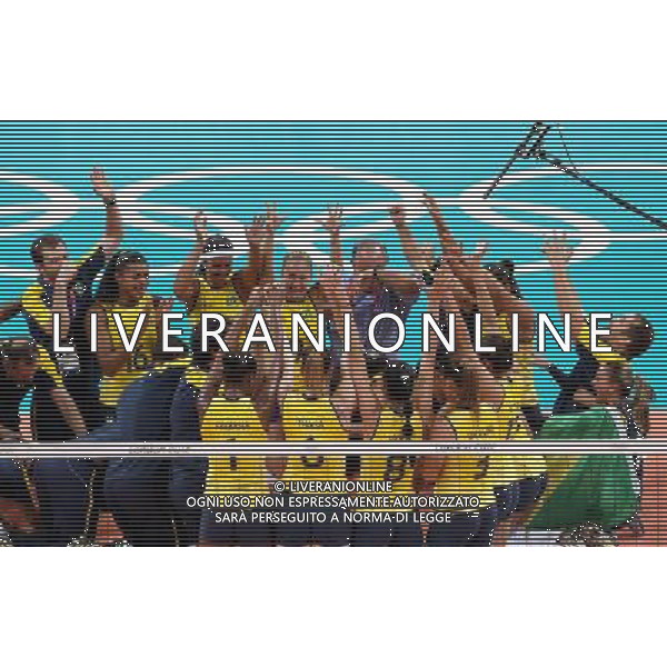 (120811) -- LONDON, Aug. 11, 2012 () -- Brazilian players celebrate after women\'s volleyball gold medal match between Brazil and USA, at London 2012 Olympic Games in London, Britain, on August 11, 2012. Brazil won gold medal. (/Fan Jun) (nxl) ©PHOTOSHOT/Agenzia Aldo Liverani Sas - ITALY ONLY - GIOCHI OLIMPICI, OLIMPIADI LONDRA 2012