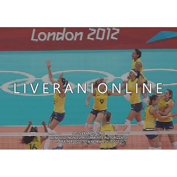 (120811) -- LONDON, Aug. 11, 2012 () -- Brazilian players celebrate after women\'s volleyball gold medal match between Brazil and USA, at London 2012 Olympic Games in London, Britain, on August 11, 2012. Brazil won gold medal. (/Fan Jun) (nxl) ©PHOTOSHOT/Agenzia Aldo Liverani Sas - ITALY ONLY - GIOCHI OLIMPICI, OLIMPIADI LONDRA 2012