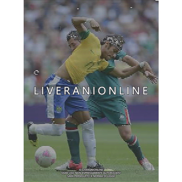(120811) -- LONDON, Aug. 11, 2012 () -- Neymar Da Silva Santos Junior (L) of Brazil vies for the ball during men\'s football gold medal match between Brazil and Mexico, at London 2012 Olympic Games in London, Britain, on August 11, 2012. Mexico won 2-1. (/Qi Heng) ©PHOTOSHOT/Agenzia Aldo Liverani Sas - ITALY ONLY - GIOCHI OLIMPICI, OLIMPIADI LONDRA 2012