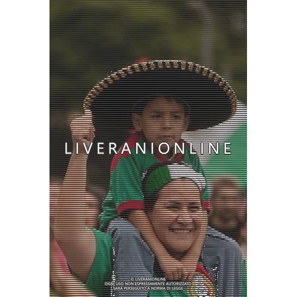 (120812) -- MEXICO CITY, Aug. 12, 2012 () -- People celebrate Mexico\'s victory over Brazil in the men\'s soccer gold medal match of the London 2012 Olympic Games, at the Independence Angel Monument in Mexico City, capital of Mexico, on Aug. 11, 2012. (/Rodrigo Oropeza) (tm) ©PHOTOSHOT/Agenzia Aldo Liverani Sas - ITALY ONLY - GIOCHI OLIMPICI, OLIMPIADI LONDRA 2012