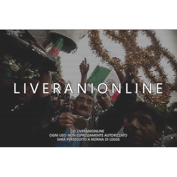 (120812) -- MEXICO CITY, Aug. 12, 2012 () -- People celebrate Mexico\'s victory over Brazil in the men\'s soccer gold medal match of the London 2012 Olympic Games, at the Independence Angel Monument in Mexico City, capital of Mexico, on Aug. 11, 2012. (/Rodrigo Oropeza) (tm) ©PHOTOSHOT/Agenzia Aldo Liverani Sas - ITALY ONLY - GIOCHI OLIMPICI, OLIMPIADI LONDRA 2012