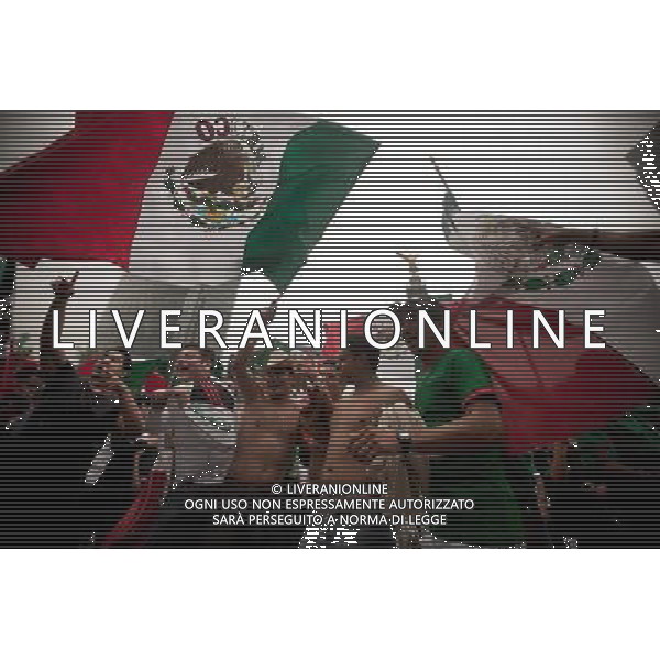 (120812) -- MEXICO CITY, Aug. 12, 2012 () -- People celebrate Mexico\'s victory over Brazil in the men\'s soccer gold medal match of the London 2012 Olympic Games, at the Independence Angel Monument in Mexico City, capital of Mexico, on Aug. 11, 2012. (/Rodrigo Oropeza) (tm) ©PHOTOSHOT/Agenzia Aldo Liverani Sas - ITALY ONLY - GIOCHI OLIMPICI, OLIMPIADI LONDRA 2012