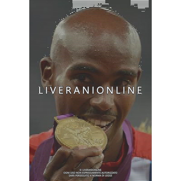 (120811) -- LONDON, Aug. 11, 2012 () -- Gold medalist Mohamed Farah of Britain poses at awarding ceremony of men\'s 5000m event at London 2012 Olympic Games, London, Britain, Aug. 11, 2012. (/Wang Jianhua)(zgp) ©PHOTOSHOT/Agenzia Aldo Liverani Sas - ITALY ONLY - GIOCHI OLIMPICI, OLIMPIADI LONDRA 2012