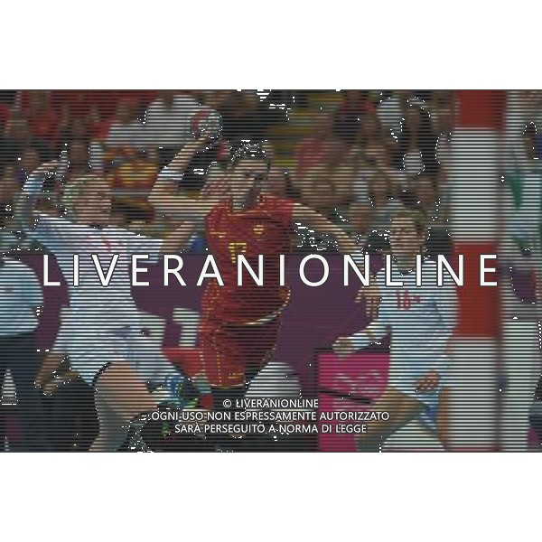(120811) -- LONDON, Aug. 11, 2012 () -- Bojana Popovic (red) of Montenegro shoots during women\'s handball gold medal match between Norway and Montenegro, at London 2012 Olympic Games in London, Britain, on August 11, 2012. Norway won the match 26-23 and won gold medal. (/Wu Xiaoling) (zgp) ©PHOTOSHOT/Agenzia Aldo Liverani Sas - ITALY ONLY - GIOCHI OLIMPICI, OLIMPIADI LONDRA 2012