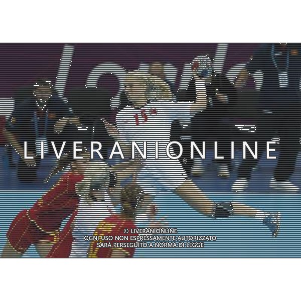 (120811) -- LONDON, Aug. 11, 2012 () -- Linn Jorum Sulland of Norway shoots during women\'s handball gold medal match between Norway and Montenegro, at London 2012 Olympic Games in London, Britain, on August 11, 2012. Norway won the match 26-23 and won gold medal. (/Shen Bohan) (zgp) ©PHOTOSHOT/Agenzia Aldo Liverani Sas - ITALY ONLY - GIOCHI OLIMPICI, OLIMPIADI LONDRA 2012
