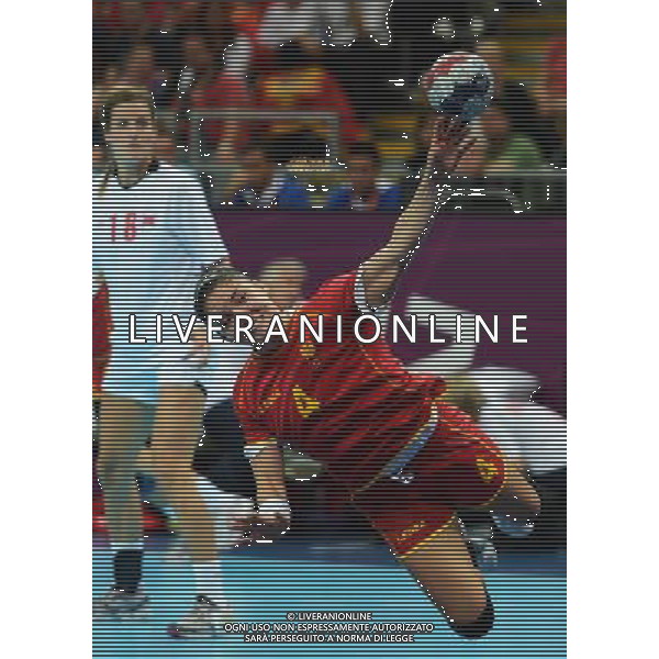 (120811) -- LONDON, Aug. 11, 2012 () -- Jovanka Radicevic of Montenegro shoots during women\'s handball gold medal match between Norway and Montenegro, at London 2012 Olympic Games in London, Britain, on August 11, 2012. Norway won the match 26-23 and won gold medal. (/Wu Xiaoling) (zgp) ©PHOTOSHOT/Agenzia Aldo Liverani Sas - ITALY ONLY - GIOCHI OLIMPICI, OLIMPIADI LONDRA 2012
